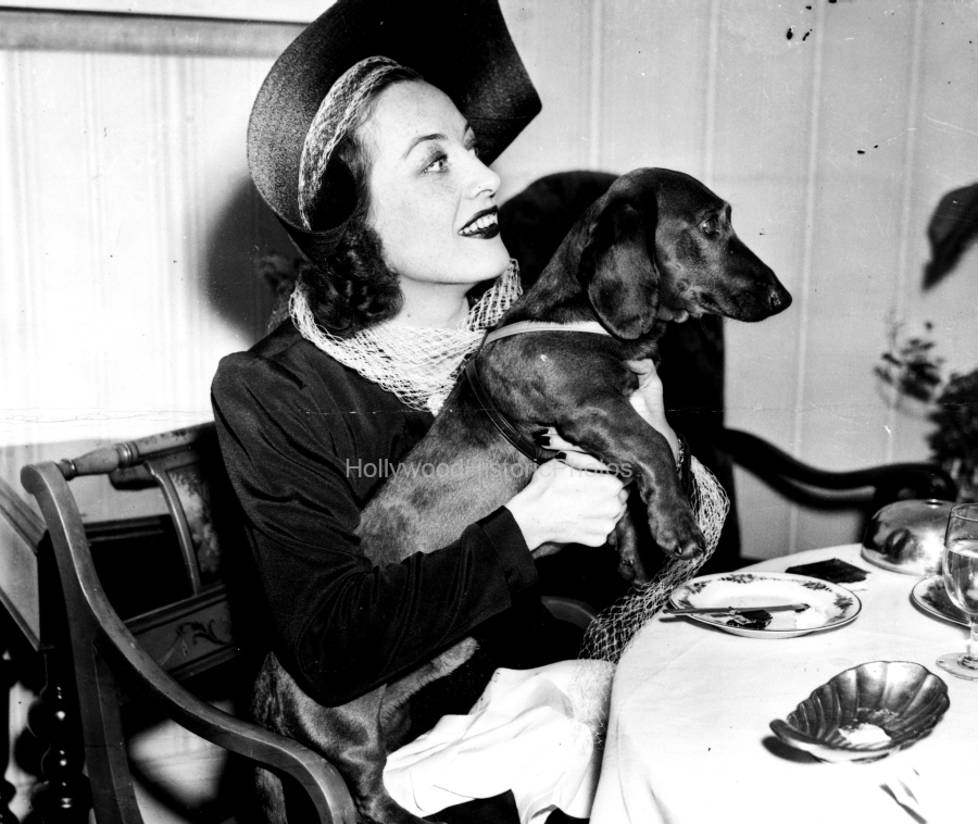 Joan Crawford 1936 3 lunch with pet Dachshund wm.jpg